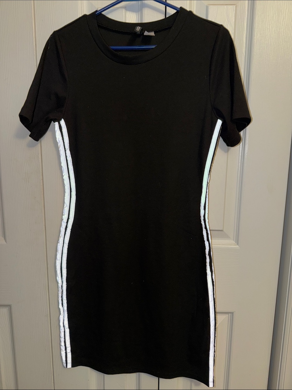 Black short-sleeve ribbed tee with side stripes